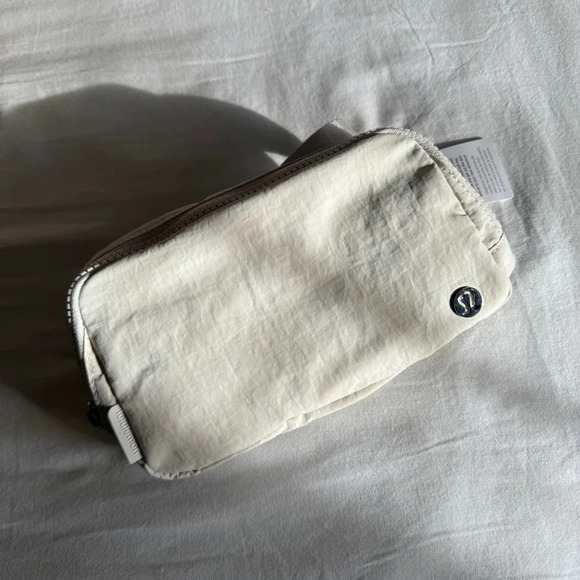 🆕 Lululemon Everywhere Belt Bag White Opal - Picture 1 of 7